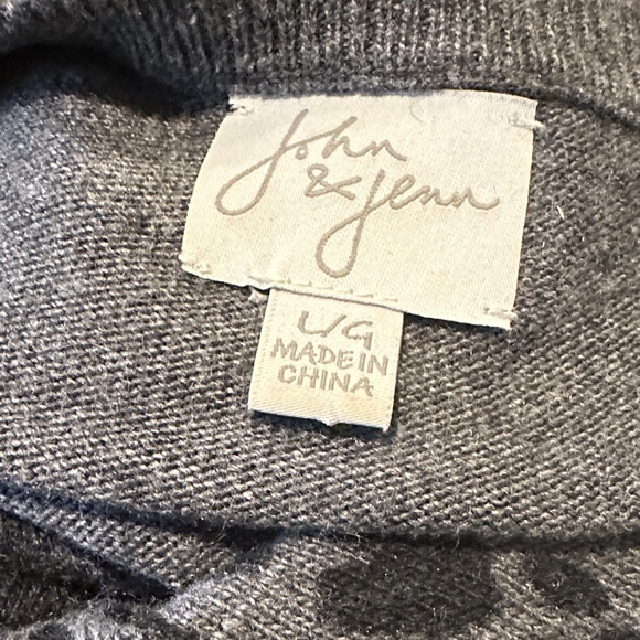 John & Jenn Scoop Neck Oversized Leopard Print Women's Sweater Large - Picture 4 of 5